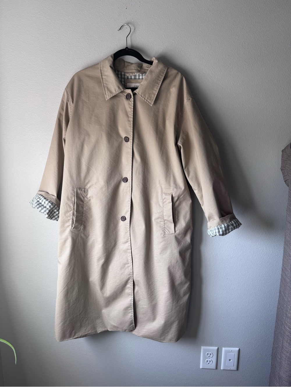 Classic Beige Trench Coat Check Inner Pattern